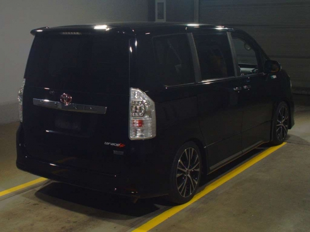 Toyota Voxy 2013